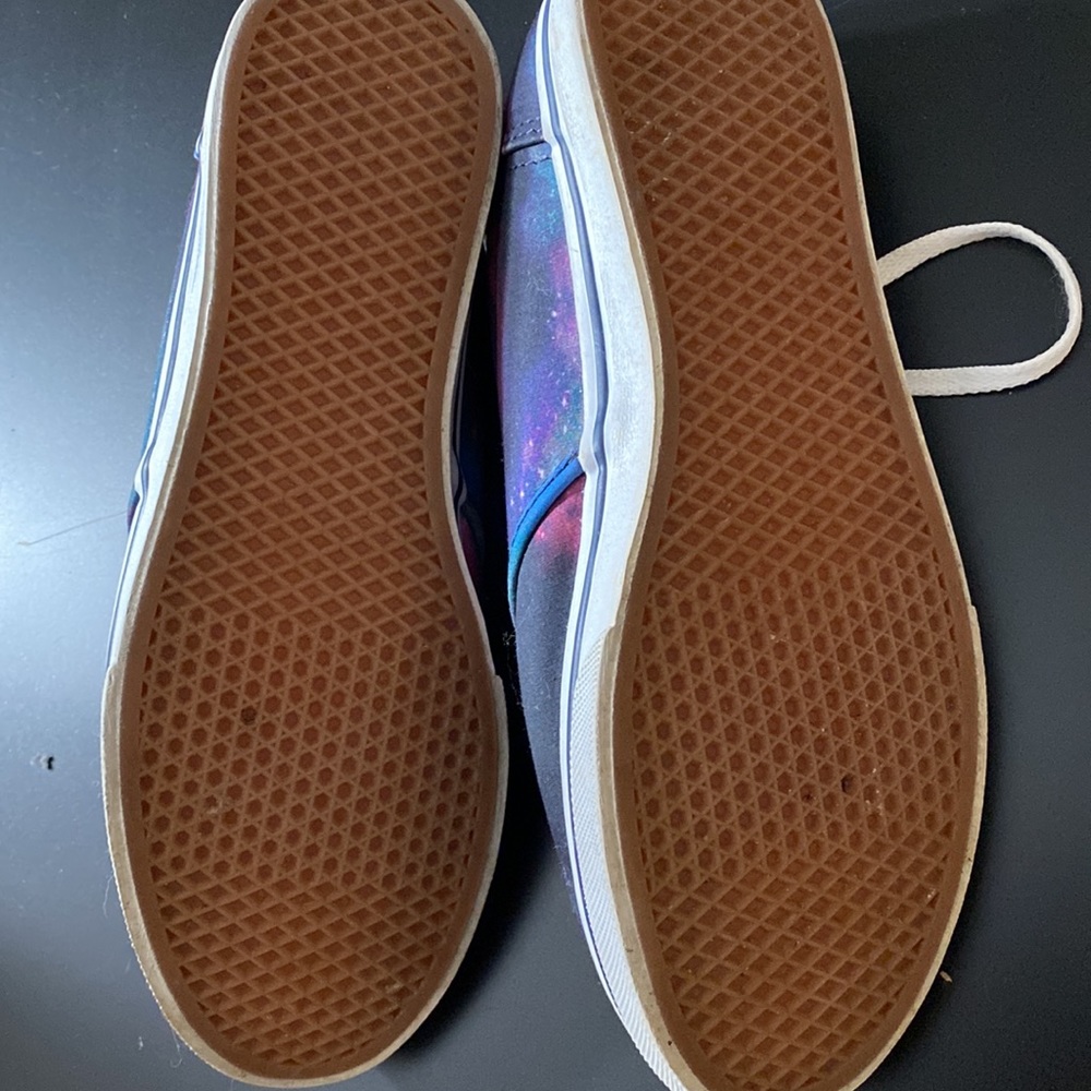 Vans - Picture 2 of 2